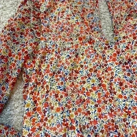 Adorable floral romper - Picture 3 of 3